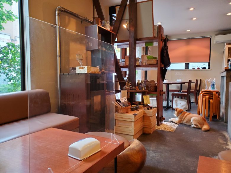 日本茶専門店 茶倉 SAKURA　店内